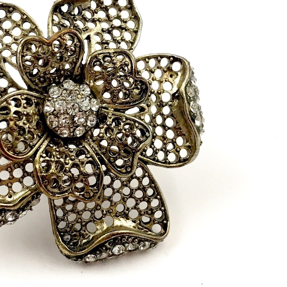 Goldtone Flower Ring with Jewels​​